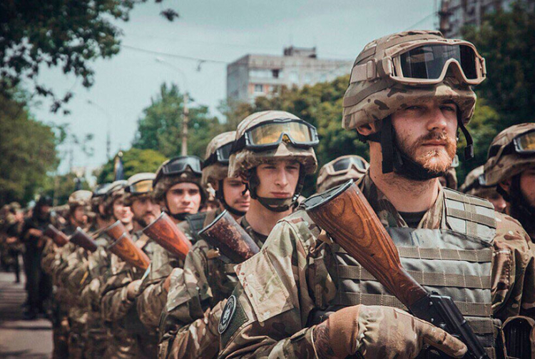 Коріння вітчизняного антифашизму або кому заважає полк “Азов”?